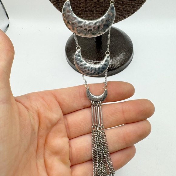 Long tiered hammered silver crescent tassel necklace - Picture 2 of 7